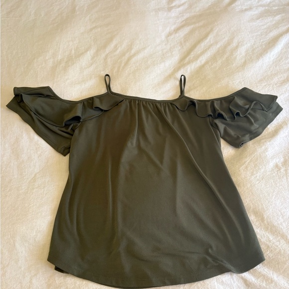 Off-Shoulder Ruffle Sleeve Blouse - Picture 5 of 11